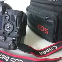 للبيع كاميرا 5D مارك3 نضيفه نضافه 80%   السعر خاص  مكاني بغداد للتواصل...