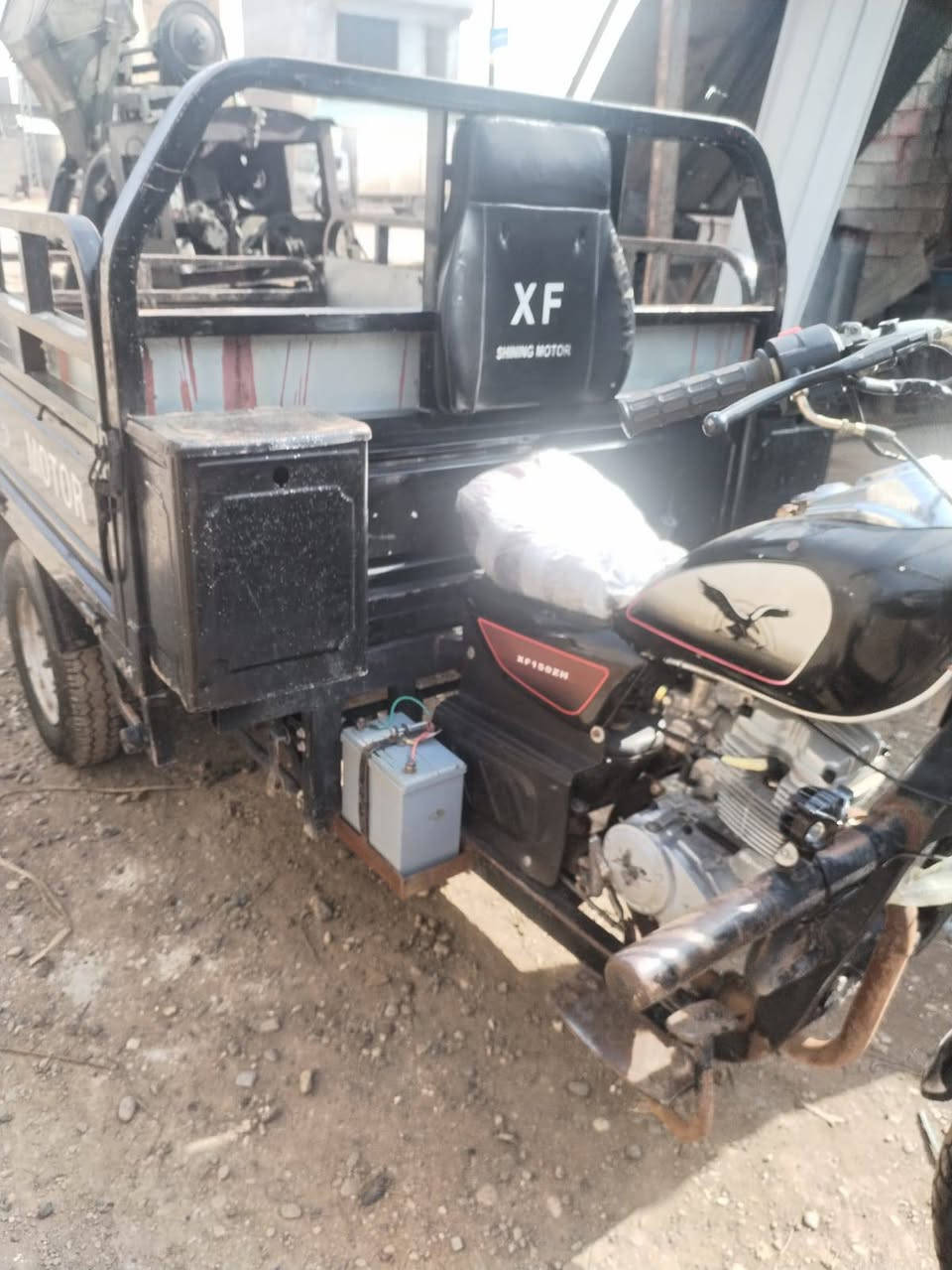 للبيع جاهزة مجهزة السعر واحد وثلث مية موديل 23/***********
