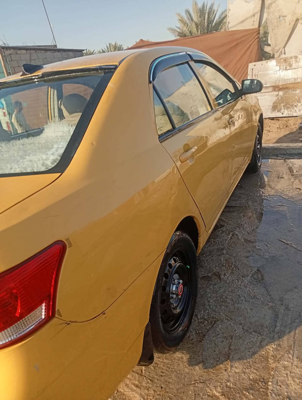 السلام عليكم سياره بي واي دي للبيع موديل 2013 مكينه وكير كوريلا حداديه فول مابيها اي نقص هيئه مصفره السياره نظيفه وشغاله وبأسمي المكان بابل للتواصل الاتصال على الرقم ***********
