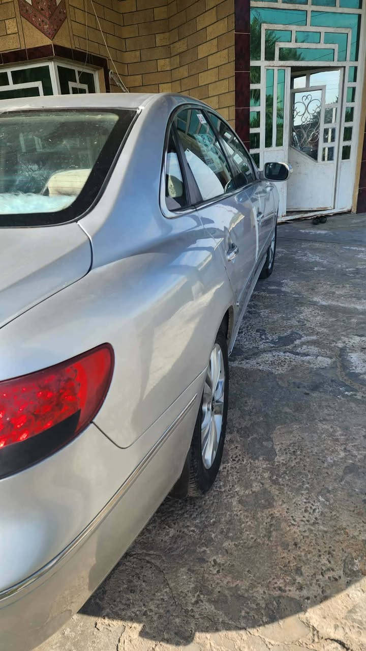 سلام عليكم..
أزيرا 2009 .رقم اربيل شرط التحويل ثاني يوم 

محرك.6 سلندر .2700. دوش . مكفول خير من الله

كير .مكفول خير من الله 

وار كوري  فول مواصفات عدا فتحة وبصمة تشغيل 

كامرة بلادي 

.تحكم مري 

تحكم ستيرن 

أشاير مري 

كشن كهربائي

مسجل شاشة
مواصفات هواي مذكرتهة وداخل السيارة نظيف خير من الله 

تدفئة تبريد 

تخم تاير جديد 

نوزلات مجاول جديد 

ظفيرة جديد 

....ظرر جاملغ أمامي. ومصبوغة حزام جمالية أثر جراد  

.

.

السعر 90وبيهة مجال..***********
