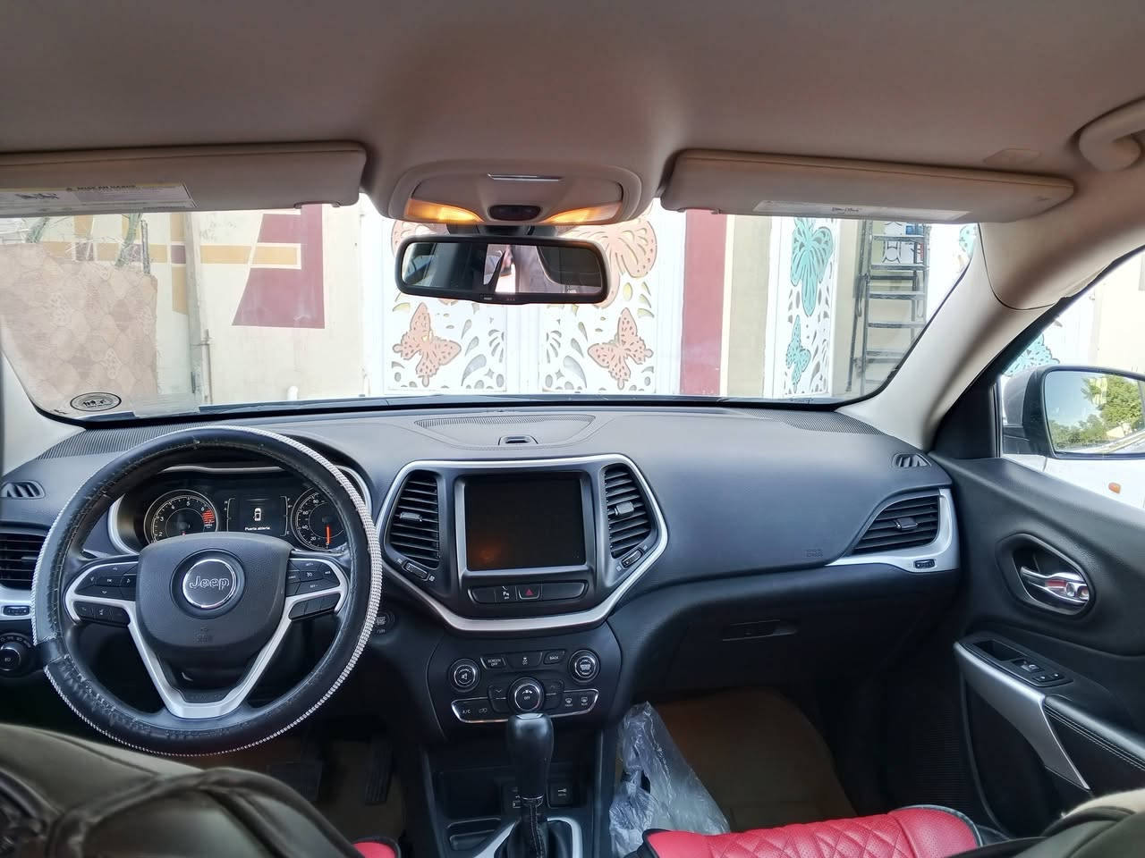 سلام عليكم
سيارة جيب شيروكي مديل 2018 محرك 2400 نمره نجف حره حدثها حدادية امامية قليل من چاملغ امامي مع ضرر أيرباك برده
ماشية 64 ألف مكاني نجف 
السعر 110 مع المجال 
للاستفسار الاتصال على الرقم
 ***********
