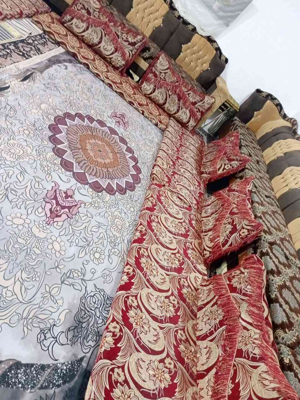 جلسه للبيع. عدد سبعه مندر و11مخده. السعر 100وبيها مجال قليل. الاستفسار الاتصال ؏ الرقم. ***********.
