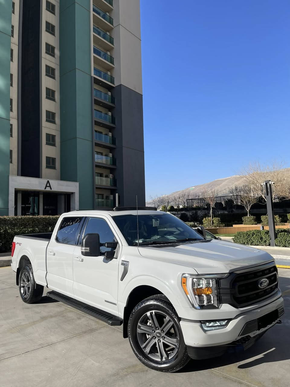 Ford F-150 2023 XLT

فورد F-150 موديل 2023 XLT
محرك V6 سعة 3.5 هايبرد
لون سموك 📦
أبواب كبيرة – بودي طويل

المواصفات فل أوبشن ✅
بانوراما
رادار 360 درجة
كاميرات 360 درجة (5 كاميرات)
قير أوتوماتيك 10 نمرة
دبل أكسل
٧ أوضاع قيادة
شاشة كبيرة
محدد سرعة
تبريد مركزي
مقاعد مدفأة
مقعدين كهرباء
دعسات كهربائية
ليد أمامي 4 عدسات
صندوق خلفي
إنارة جانبية وداخلية للبودي 4x
بصمة
كود للأبواب
Pro Trailer
زجاج خلفي سلايد
فرامل بصمة

والمزيد من المواصفات…

الممشى: 38 ألف ميل
السيارة نموذج في الجمال والنظافة

ملاحظات:
فقط باب السائق مصبوغ مع ضربة خفيفة في البونيت
بدون غرق، جميع القطع أصلية ولا يوجد تبديل
الإيرباق فقط الجانبي انفجر وتم تبديله
الستيرن والدشبورد لم يتأثرا ولا يوجد أي خلل
ولا توجد أي لمبة تحذير في الدشبورد، السيارة جداً متينة

صور حادث و سونر موجود 

السيارة مميزة جداً (باب كبير وبودي طويل)
صار لها شهرين جاهزة للتسجيل

📞 ***********
*********** whatsup
