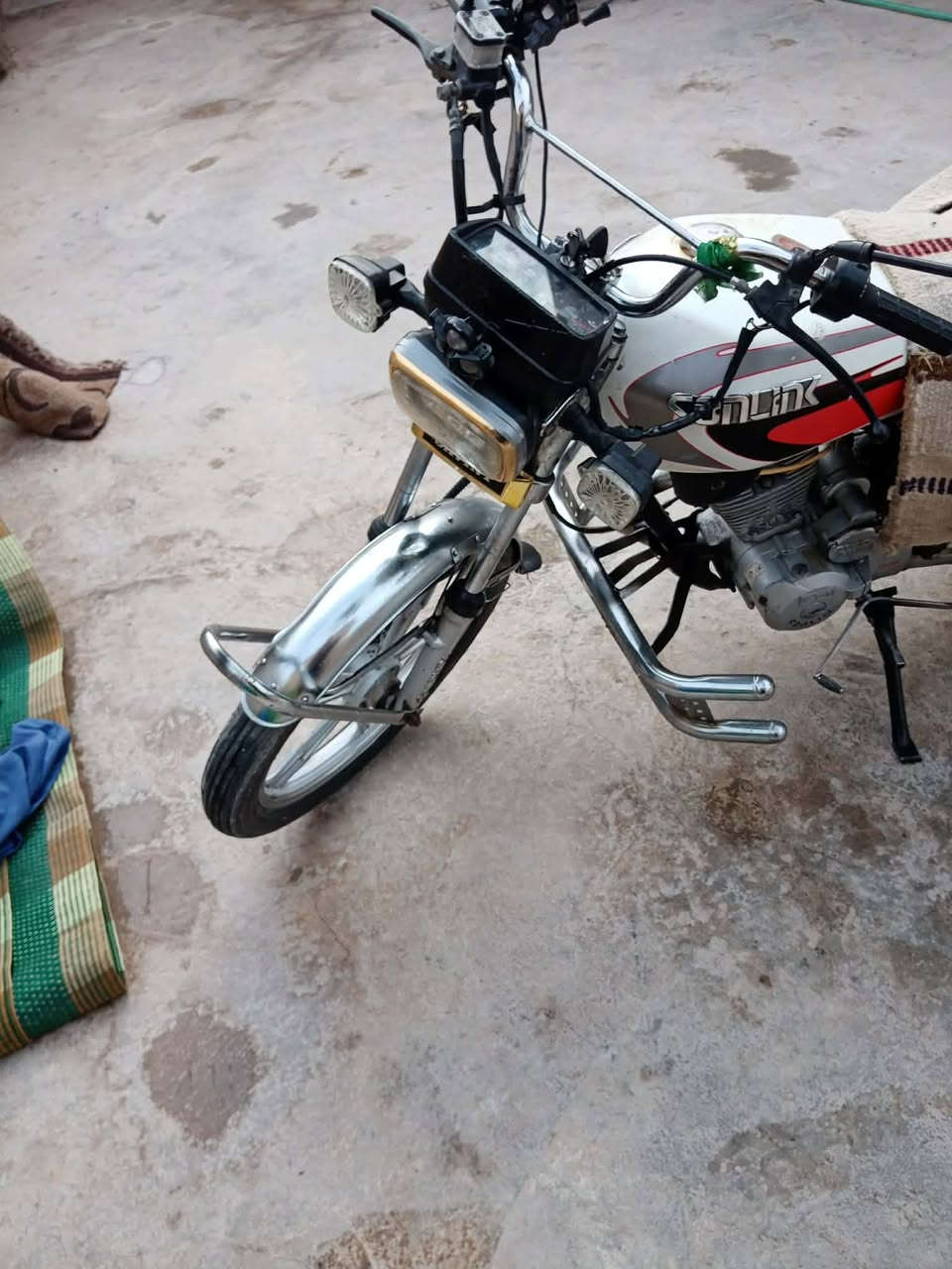 دراجه للبيع
موديل 22
دراجه كامله كهربائيات كامله
***********
