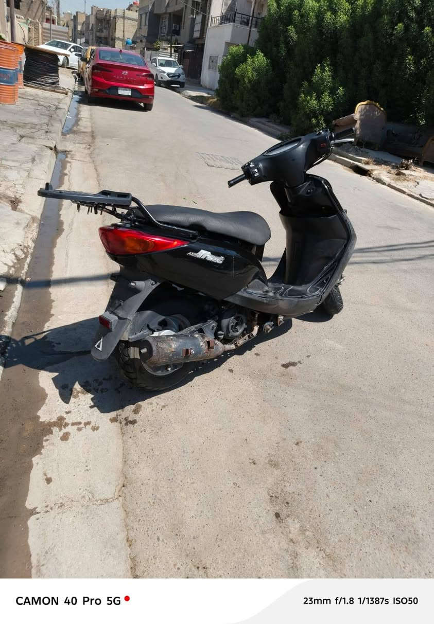 دارجة اكزز نضيفه وخير من الله بيها بس السلف واكف بيها هندر واحد تشتغل دراجة نضيفة من البيت للأسواق بس للبيع السعر ٤٠٠ وبيها ومجال قليل للتواصل
***********
