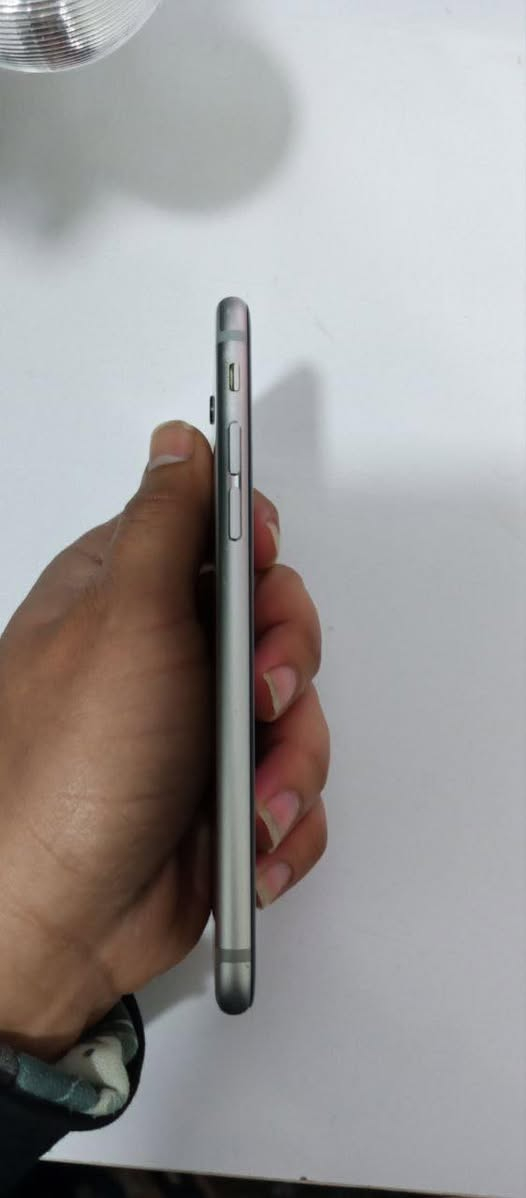 السلام عليكم ايفون 6s ذاكره 64 تلفون نظيف شخط مابي كله شغال بصمه الكامره اتصال كله شغال السعر 65الف وبي مجال مكاني هبهب ***********
