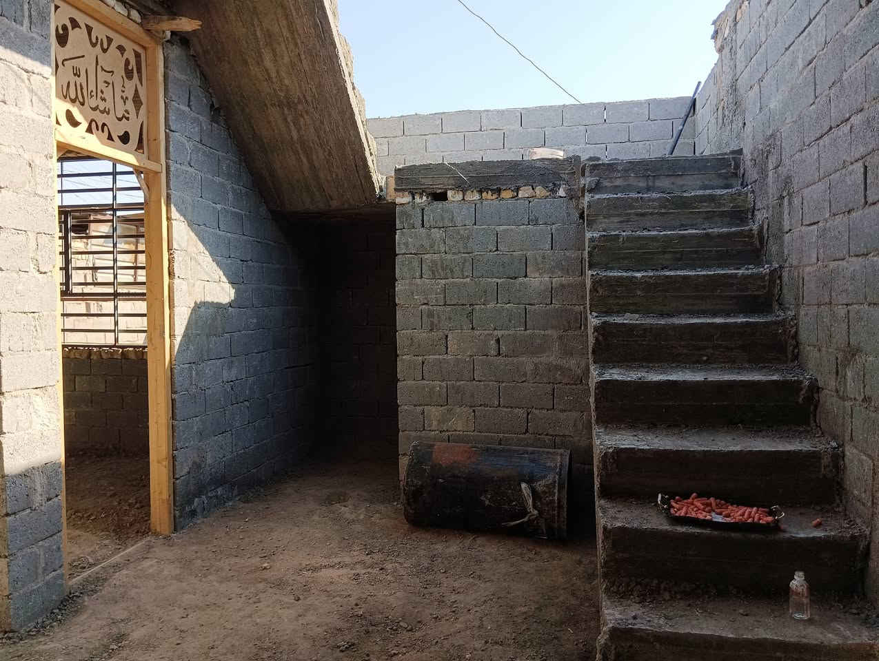 السلام عليكم بيت للبيع هيكل بابو خستاوي بفرع منصور السماج مساحه 200 م يتكون من غرفتين واستقبال وكلدور ومطبخ وحمام وصحيات بيت يعتازله بس لبخ وسيراميك
السعر اتصلوا على الرقم 
***********
