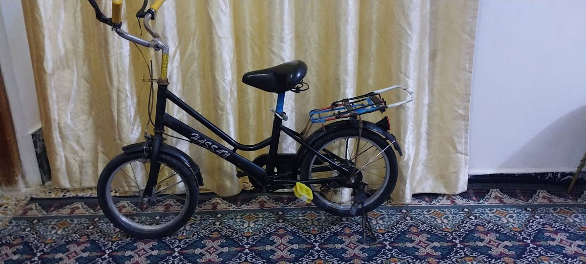 بايسكل للبيع حجم ١٦ السعر ٤٠ وبي مجال ***********
