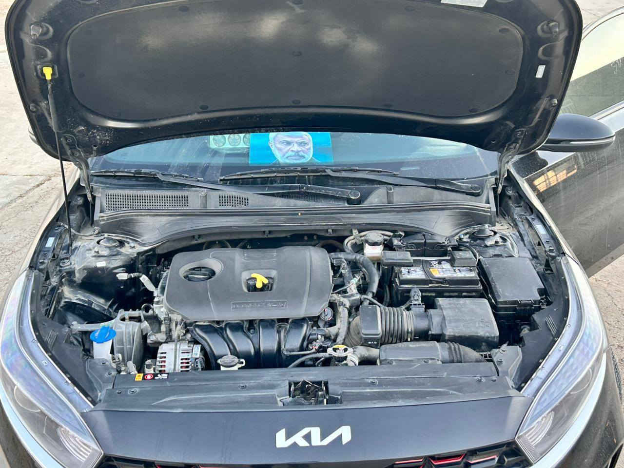 للبيع كيا فورتي GT Line موديل 2024
 • الفئة: GT Line
 • فول مواصفات ما عدا فتحة السقف
 • اللون: أسود
 • الممشى: 20 ميل فقط
 • رقم فحص مؤقت

الضرر:
 • جام لغ خلفي
 • ربع الباب الخلفي

⸻ بجم كبس 

المواصفات والتجهيزات:

🚗 المحرك والأداء
 • محرك 4 سلندر 2000 المرغوب 
 • قير أوتوماتيك
 • أوضاع قيادة (Sport / Normal)

🛞 الويل والتصميم الخارجي
 • ويلات رياضية ألمنيوم GT Line
 • مصابيح أمامية LED
 • إضاءة نهارية LED
 • مرايات جانبية كهرباء مع إشارات
 • جناح خلفي GT Line
 • عادم رياضي (ديزاين GT)

🛡️ الحساسات والرادارات (أنظمة السلامة)
 • حساسات أمامية
 • حساسات خلفية
 • رادار النقطة العمياء (Blind Spot)
 • رادار الخروج عن المسار (Lane Assist)
 • رادار الاصطدام الأمامي
 • نظام التنبيه من التصادم
 • نظام المحافظة على المسار
 • نظام الثبات الإلكتروني
 • مانع الانزلاق
 • كبح طوارئ

📸 الكاميرات
 • كاميرا خلفية واضحة
 • خطوط ديناميكية مع الحركة

🧠 الداخل والراحة
 • تشغيل بصمة (Push Start)
 • مفتاح ذكي
 • شاشة وسطية كبيرة
 • شاشة معلومات رقمية
 • Apple CarPlay & Android Auto
 • تحكم بالمقود
 • نظام صوتي ممتاز
 • مقاعد جلد + قماش (GT Line)
 • تحكم كهرباء بالمرايات
 • مكيف قوي
       استيرن حرف D
 • USB / Bluetooth

⸻
السعر 155 و بي مجال بسيط 

📞 الهاتف: ***********
📍 العنوان: بغداد – مجمع الزهور – النعيرية
