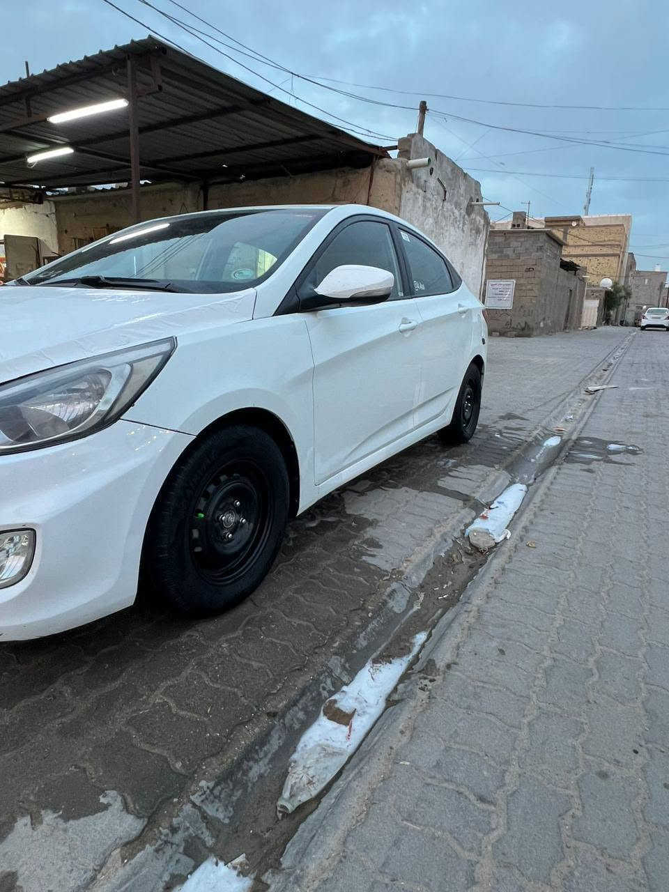 للبيع اكسنت موديل 2016 لون ابيض مكفوله من الصبغ فقط بارد باب الي وره السدر و البنيد مبدل بسبب شك رقم بصره السياره جاهزه مكينه1600 و كير و حداده جدد تبريد ثلج تخم تاير السياره برغي مناقصها فول مواصفات تنته و تحكمات شاشه كامره حساسات  فقط السياره بدون راعي اكفلك سرقه و عشائر 
السعر 65$
موبايل***********  مكان بصره الزبير
