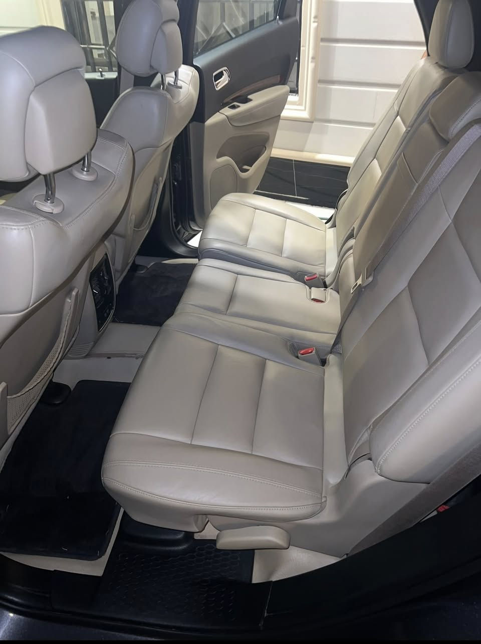 السلام عليكم
دوج دورنكوا Rt
الموديل :2016 خليجي
ماشيه :86الف كيلوا
سنويه : باسمي
لمحرك : 8 سلندر ا
الضرر: بارد بسيط في مدكر خلفي فقط
المواصفات : فول مواصفات
دواخل جلد ، كامرة ، حساسات ، شاشه كبيره ، تنته،مصابيح زنون ، تشغيل عن بعد ، باقي المواصفات المعروفه.
السعر : 245
الاستفسار ***********
