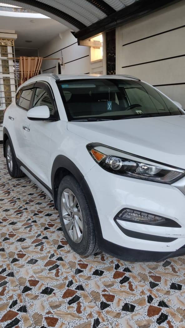 السلام عليكم
توسان 2017 وارد امريكي🖤 ليبل واحد بدون ايرباك 
فقط جاملغ عكس السائق معدل على بارد 
*رقم بغداد تحويل ثاني يوم*
السياره جديده بمعنى الكلمه ماشيه 42 حقيقي مكفوله من صدر محرك كير تخم تاير وتجي ع الفحص وين متريد  
موصفاتها نص فول 
كشنات مخمل 
كشن السايق كهرباء 
حساسات وكامره 
شاشه لمس
وباقي المواصفات معروفه وكدامكم 
السعر 160 وبيها مجال
مكان السياره الانبار الحبانيه
 ***********
