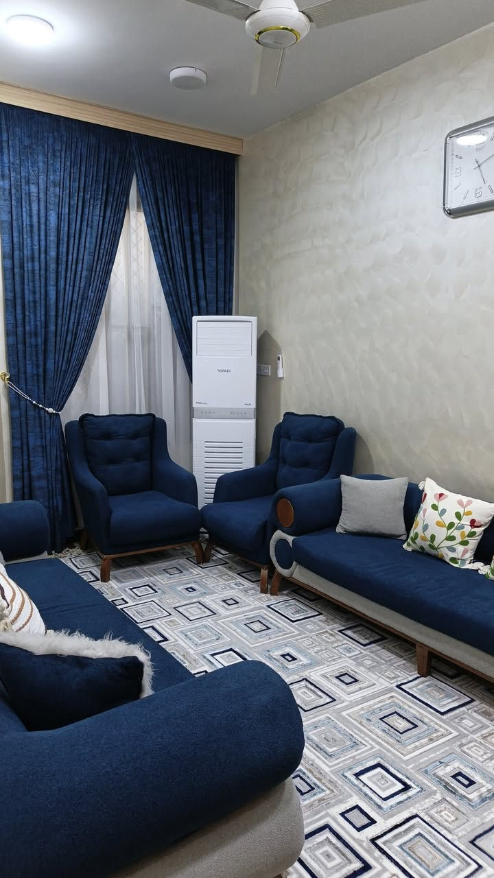 دار للبيع شارع الاطباء قرب صيدلية النبض مساحه ١٠٤ الاستفسار ع الرقم ***********
