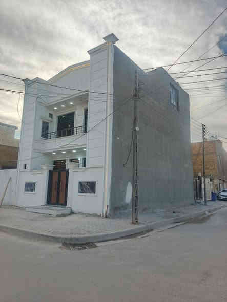 سلام عليكم 
بيت بالحسينيه مال الراشديه 100 متر ركن مربع للبيع منطقة الثلاثينات مقابل مستشفى التركي على شارع 20،  رفت ارتفاع 40سم يحتوي على أربع غرف نوم واستقبال ومطبخ  وحده من الغرف سويت بناء حديث 2025 صار سبوعين من طلعوا العمال منهه
3خطوط ماء  حار بارد مع اساله أربع حمامات + تانكيات ثنين + ماطور ماء كهرباء درجه اولى كل غرفه بيها نقطه وطني + إلى نقاط السبلت 

السعر 140 مليون وبي مجال البيت باسمي 
رقم الهاتف ***********
