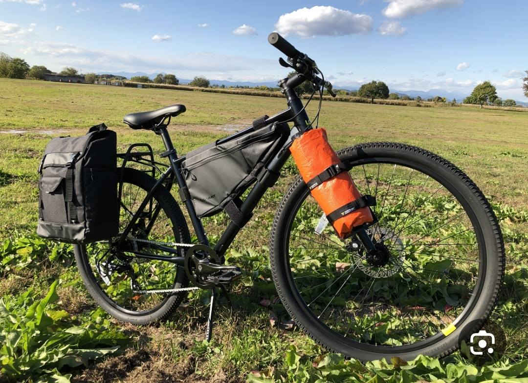 السلام عليكم
🛡️لعشاق الترحال والمسافات الطويله ورحلات السفاري 

دراجه مخصصه للترحال والمسافات الطويله ماركة  لوگ ادفنجر  #LOG_ADVENTURE 

الدراجه مصنوعه بلكامل من المنيوم يعني وزنه ريشه كلش خفيف

صنع ياباني اصلي اورجنال ....موديل 2024 حديث وايرات دفن

حجم الدراجه 27.5 لشه عاليه وضخمه ...لون اسود لامع ميتاليك 

سستم شيمانو كامل سيت تي اكس حديث #SHIMANO_TX

بدالات السرعه 8X1 نظام ترحال سن خشن سلس جدا وسريع 

بريكات سستم تيكترو دسكات ميكانيك حتى الدسكات مختومه 

تايرات كتان اصليه نقشه ناعمه مخصصه لمسافات الطويله والوعره

وياله زوم طبقتين بولبرين مخصصه لتحمل اوزان الثقيله والطسات

ستيرن رياضي نفخ المنيوم ...ستاند وسطي هارلي سلايت اصلي

سيباسه اصليه ترحال ماركة #MAX تتحمل الاطفال او الجنط 

كمبليونات وياله وسرج سلايت....سرج طبي اصلي ضغط عالي 

🔴الدراجه بلنايلون نظافتها 100٪ بشرط ما بيها شخط جديده 
     ونظيفه بمعنى الكلمه بلكاغد 

🔴الدراجه قطعه مال حاويه غير مستخدمه داخل العراق 
     ما بيها برغي مبدل على وضع الشركه بلاد 
    ما بيها اي نقص جاهزه وكامله 

المكان موصل الجانب الايسر ...السعر 3ورقات 300$ (ثابت نهايتة

يوجد توصيل بغداد 

***********  رقمي للتواصل
