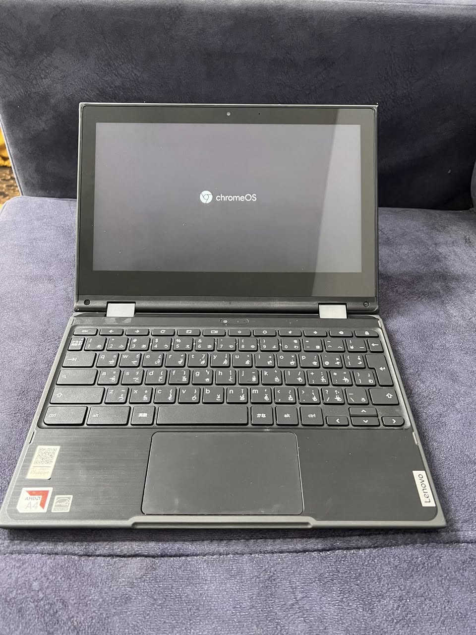 حاسبه Lenovo Chromebook كروم بوك من الفئات المخصصة للدراسه أو الرسم او مشاهده السينما وتجي اصغر من الحاسبه العاديه بشويه وتجي بتصميم متين وبشاشه قابله للتدوير 360 درجة لتتحول إلى تابلت وتجي لمس بلكامل الحاسبه تعمل بنضام كوكل مو وندوز وهو نظام خفيف وسريع، يعتمد بشكل كبير على متصفح جوجل كروم وتطبيقات الويب، ويدعم تشغيل تطبيقات أندرويد ذاكرتها 32 وتجي وياها شاحنتها تايبسي وجنطتها وماوس وستاند هديا السعر 125 وبيها مجال مكاني بغداد التواصل على رقم *********** واتساب فقط❤️
