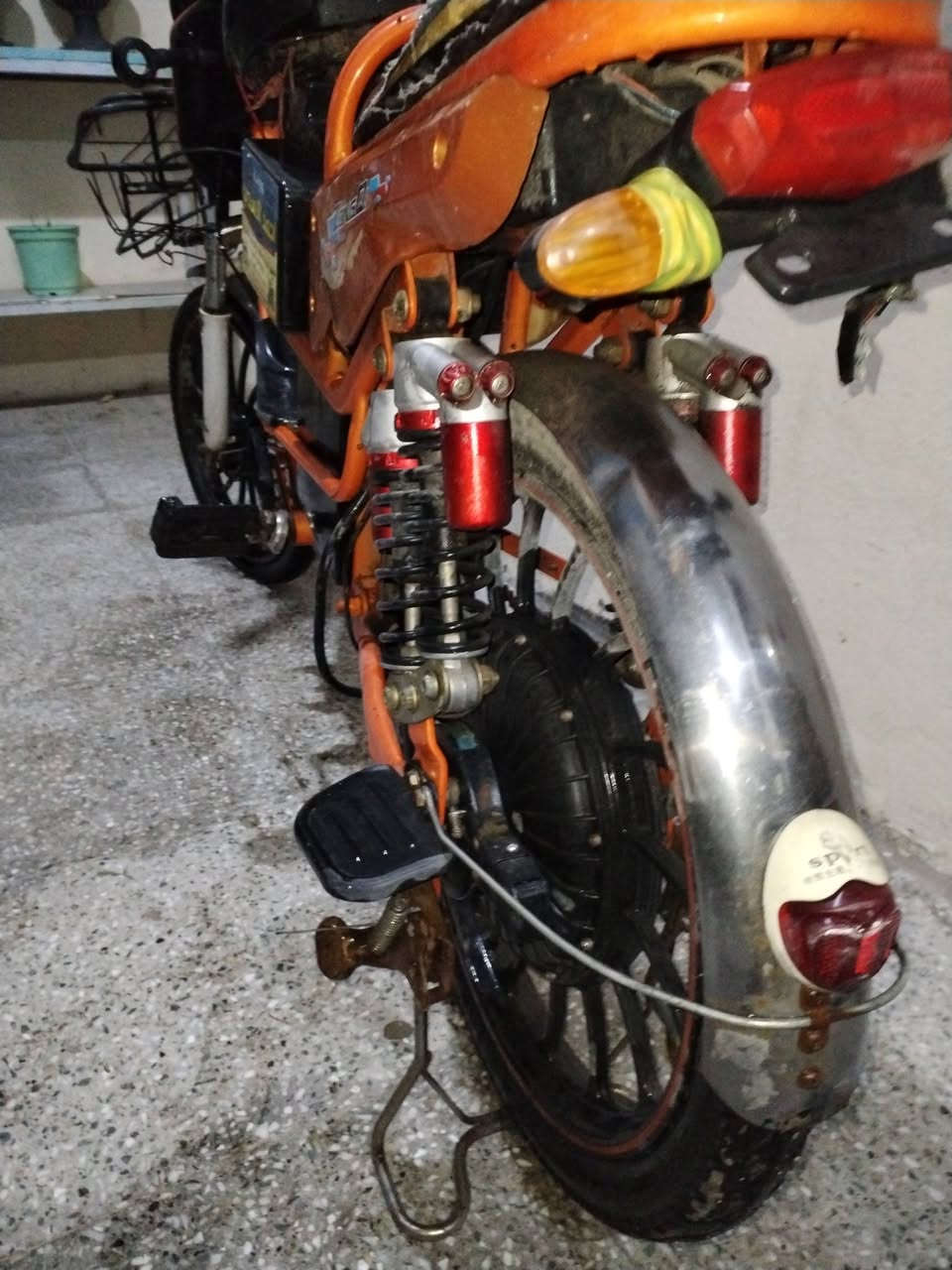 بيسكل شحن للبيع (متروك) ب 300 مع مجال... كربلاء


**إذا كنت صاحب هذا الإعلان وتريد حذفه لأي سبب، رجاءا أرسل رسالة إلى الدعم الفني**