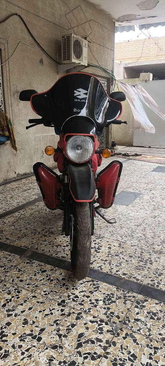 بوكسر موديل 22 مفتوحه  مره وحده يم امجد بلعشار بس مو عندي كفاله عامه كلشي شغال سلف هندر كهربائيات لايت زنون رقم وسنويه لوحات انكليزي لل28  مشتغله سبوعين ويه السيط بس مكان الدراجه بصره شط العرب الكباسي سعرهه مليونين وربع وبيهه
 مجال او مراوس بقفاز مرقم   والشراي يشلع عيوني رقمي *********** البصرة, العراق
