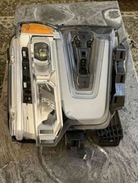 بسم الله لايت سلفرادو  لايت فورد F150  اصلي تفصيخ  توجد خدمة توصيل   ٠...