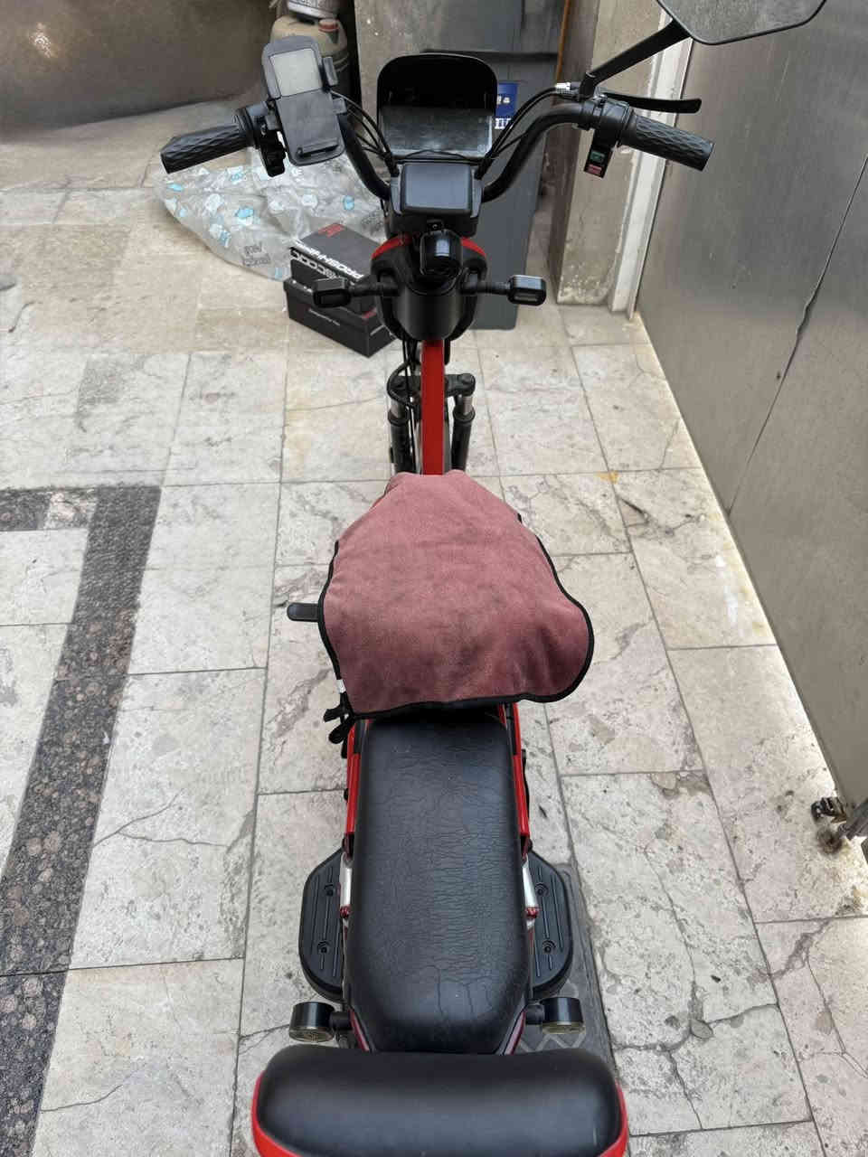 السلام عليكم دراجة شحن للبيع 5بطاريات كبار دراجة نضيفة مابيهة اي نقص ماعد سلة موجودة بس اني مشادهة السعر 350 وبيهة مجال مكاني بغداد شارع فلسطين 
***********
