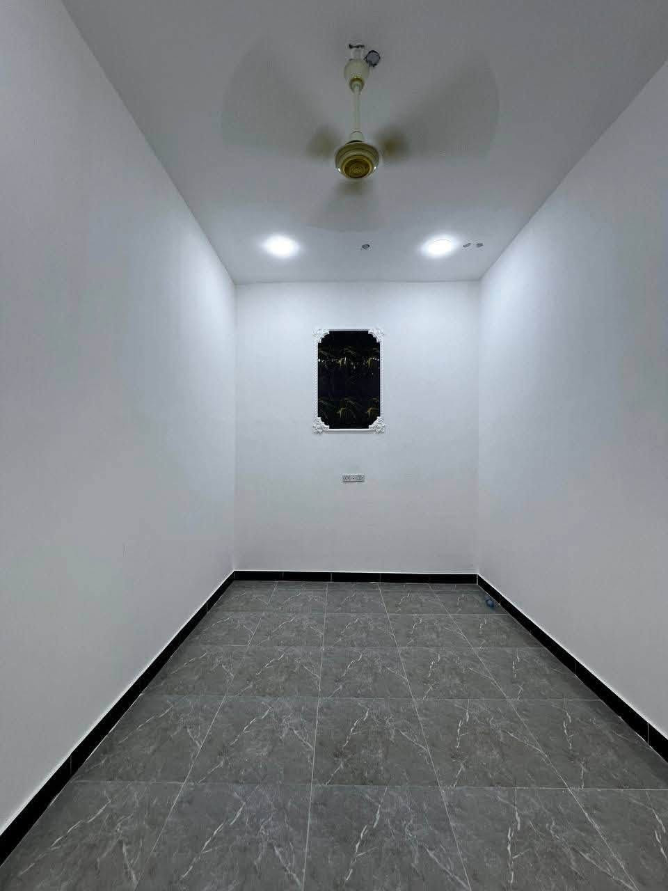 دارين سكن فول مواصفات 💯
#شغل درجة اولى #تحفة فنيه 
كل #دار #يحتوي :: 
كراج . صحيات خارجية . استقبال 
مطبخ . غرفتين منام . صالة 
صحيات داخلية . درج . مناور 
البصرة - ابي الخصيب - طريق الصحراء 
هو نفسه شارع السايدين المحكمة 
#مساحة_كل_دار :: 100م 
البناء حديث وخارطة مميزة وحديثه 
ملك صرف زراعي عراقي نموذج 25
منطقة هادئة ونهاية الشارع منقطع 
#سعر_الدار_الواحد :: 59 مليون قابل للتفاوض 
#للأستفسار :: ***********
