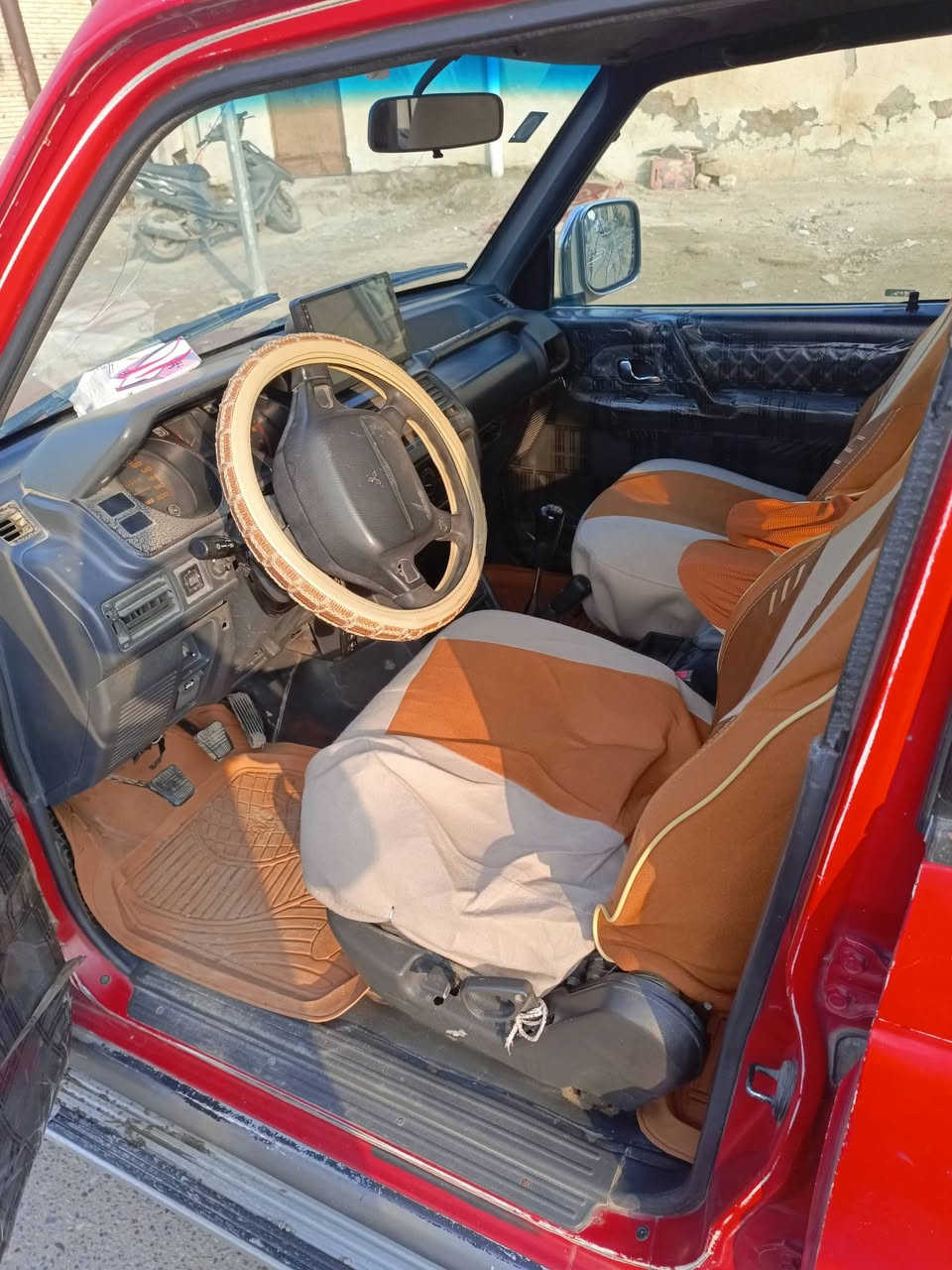 باجيرو موديل 1995 مكفوله السياره جاهزه رقم بغداد بسمنه كير عادي تبريد حداديه مكينه وكير السياره جاهزه السعر 55 وبيه مجال***********
