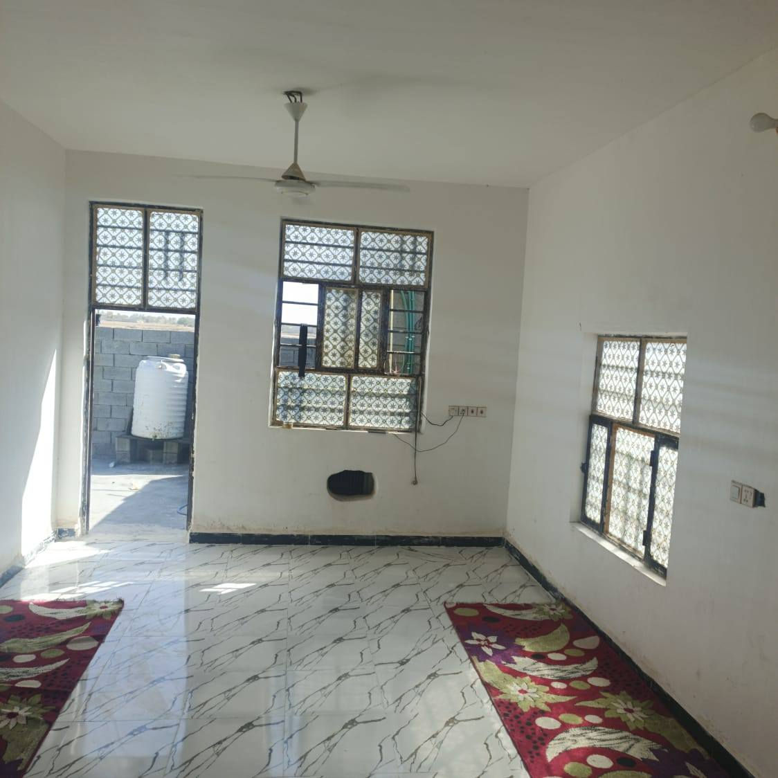 بيت للبيع قرفيين وصالة ومطبخ 
وستقبال جاهز كافة الخدمات ماء كهرباء مولد 

موقع البيت شارع ابو الماش يم الجملون 
سعر البيت مناسب 
رقم صاحب البيت *********** ما متواجد ع الفيس الشراي يتصل
