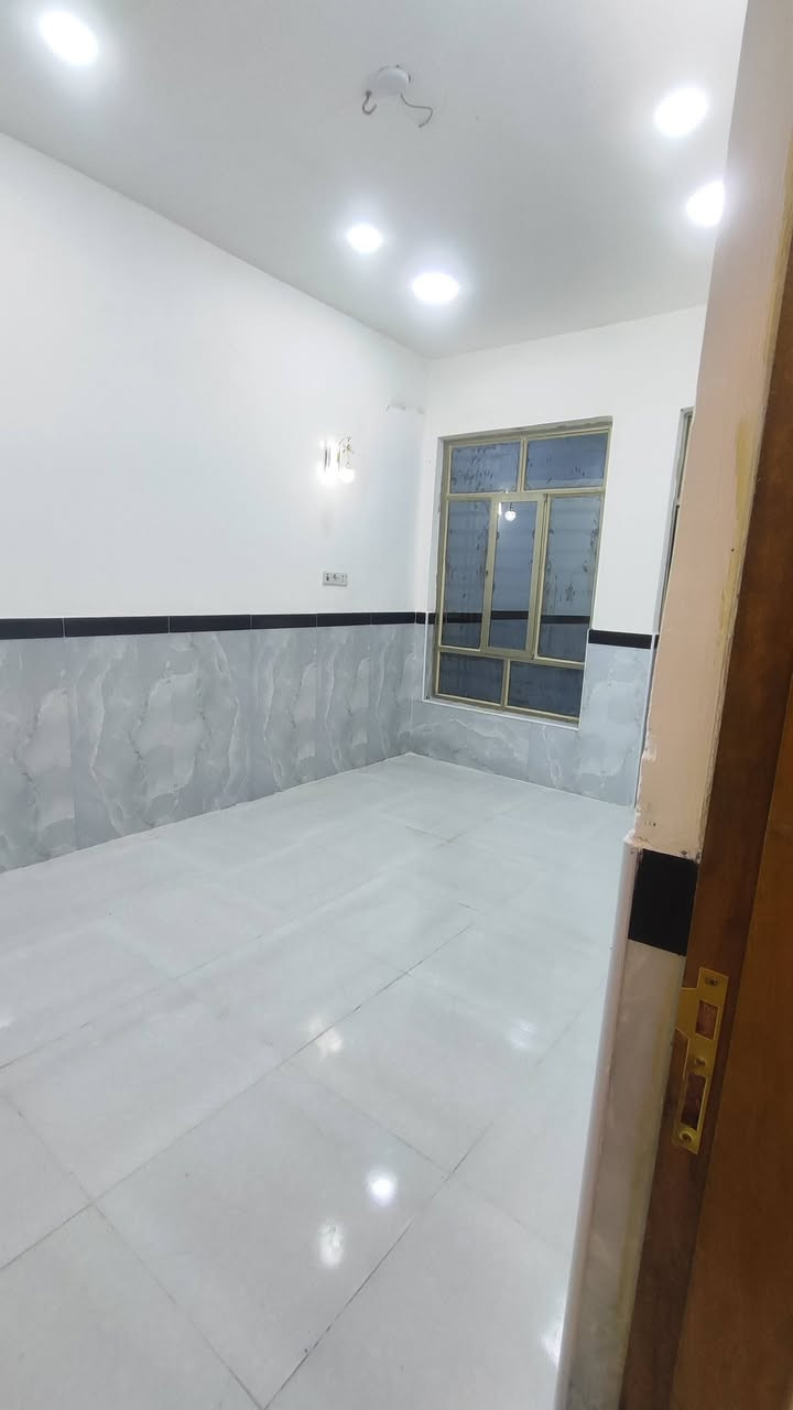 دار للبيع المساحه 100 متر بناء درجه اولى وحديث حي الشيشان الثانيه رقم الهاتف ***********
