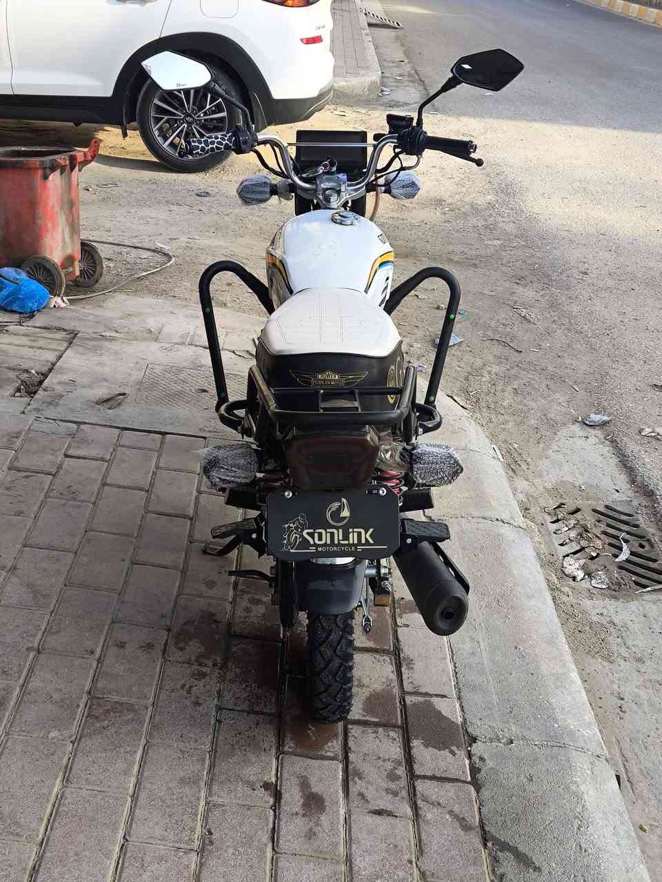 ايراني للبيع موديل 24 بلادي ممفتوح بي اي شي نضافه 100%100
مكاني ورار شقق الحجريه سعره 800 وبي مجال للشراي
الي ميعجبه السعر الفيس كلشي بي لا يكسر بحلال العالم
كلمه منك طيبه تكفي وشكرا رقمي للاستفسار ***********
