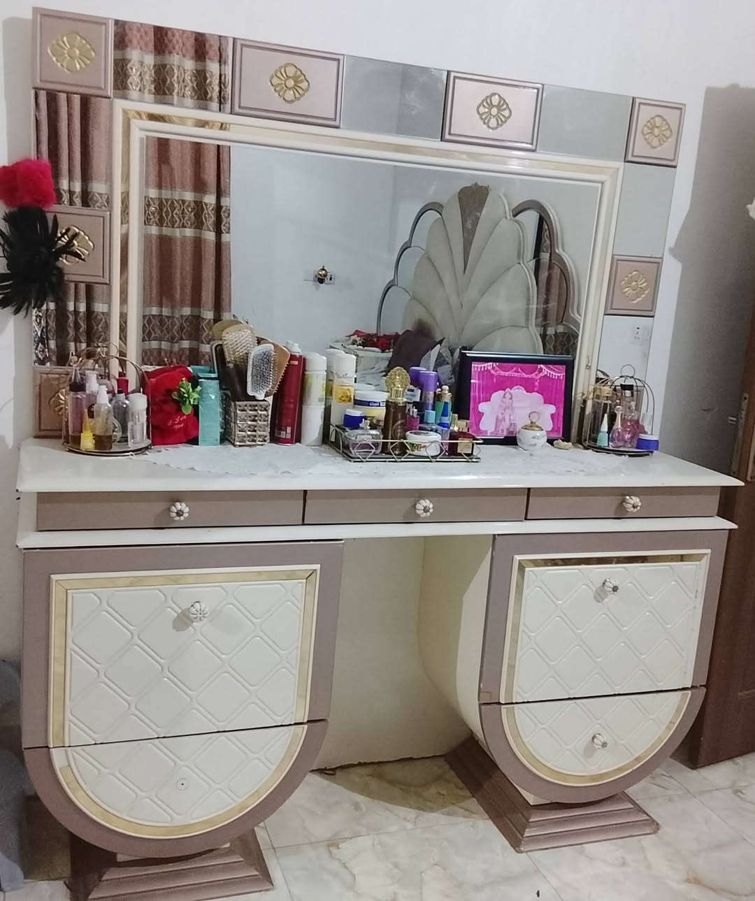 غرفه جديده.  مكانهم العلم 600بيهه مجال


**إذا كنت صاحب هذا الإعلان وتريد حذفه لأي سبب، رجاءا أرسل رسالة إلى الدعم الفني**