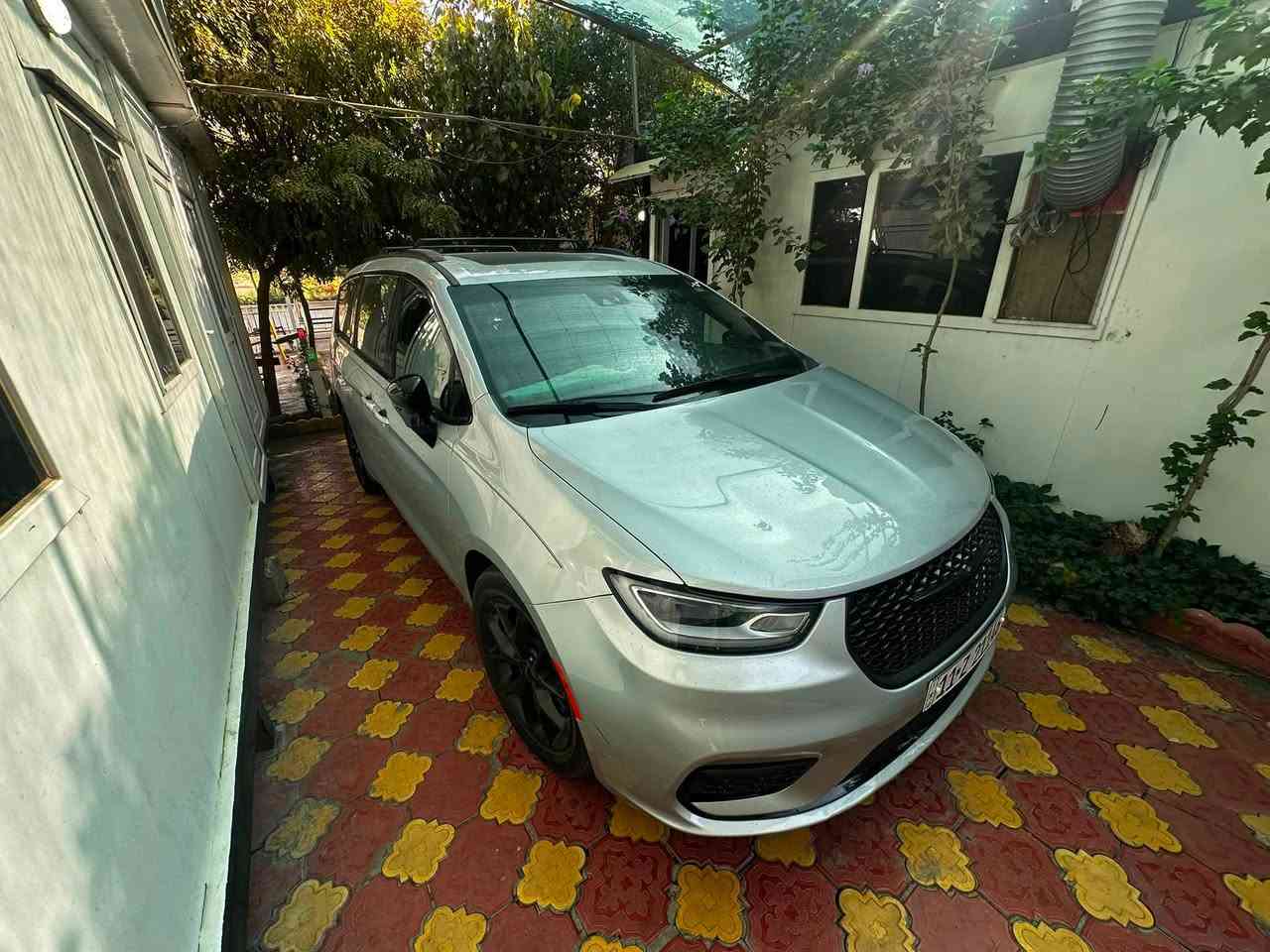 سلام عليكم عندي كرايزلر بسفيكة 2023

السيارة لمتد s فول مواصفات

محرك 3600 V بنتستار المعروف

السيارة ماشية 11 الف ميل فقط

1 بنراما فتحتين 

2 قيادة ذاتية

3 بريك اوتو 

4 حساس زدحام

5كشنات كهربائية جلد تدفئة + تبريد + خزن ميوري + الكل بلع يدخلن جوة ماعدة السايق والصدر 

6 ستيرن فول تحكمات + تدفئة 

7 مرايات شفط +دادار جانبي + لداسفل المراية +نقاط عمياء +قلاب عل جوة من ترجع بك 

8 صندوك كهربائي +شفط + فتح ذاتي عندتمرير القدم 

9بيبان سلايدات كهربائية وفتح بلبصمة 

10 خمس بصمالة

 11 رادار امامي وحساسات جانبية وحساسات خلفية

السيارة دخلت تخريب جام مكسر والتنتة مبيوكة

 بيهة خسفة بدايت القمارة اثر ضربة بوري ساحبيهة وصابغيهة لا ايرباك ولا بيهة قطعة مبدلة سيارة جديدة بمعنة الكلمة تجي وشوف بعينك 
متواجد عل فيس و واتساب 
***********
