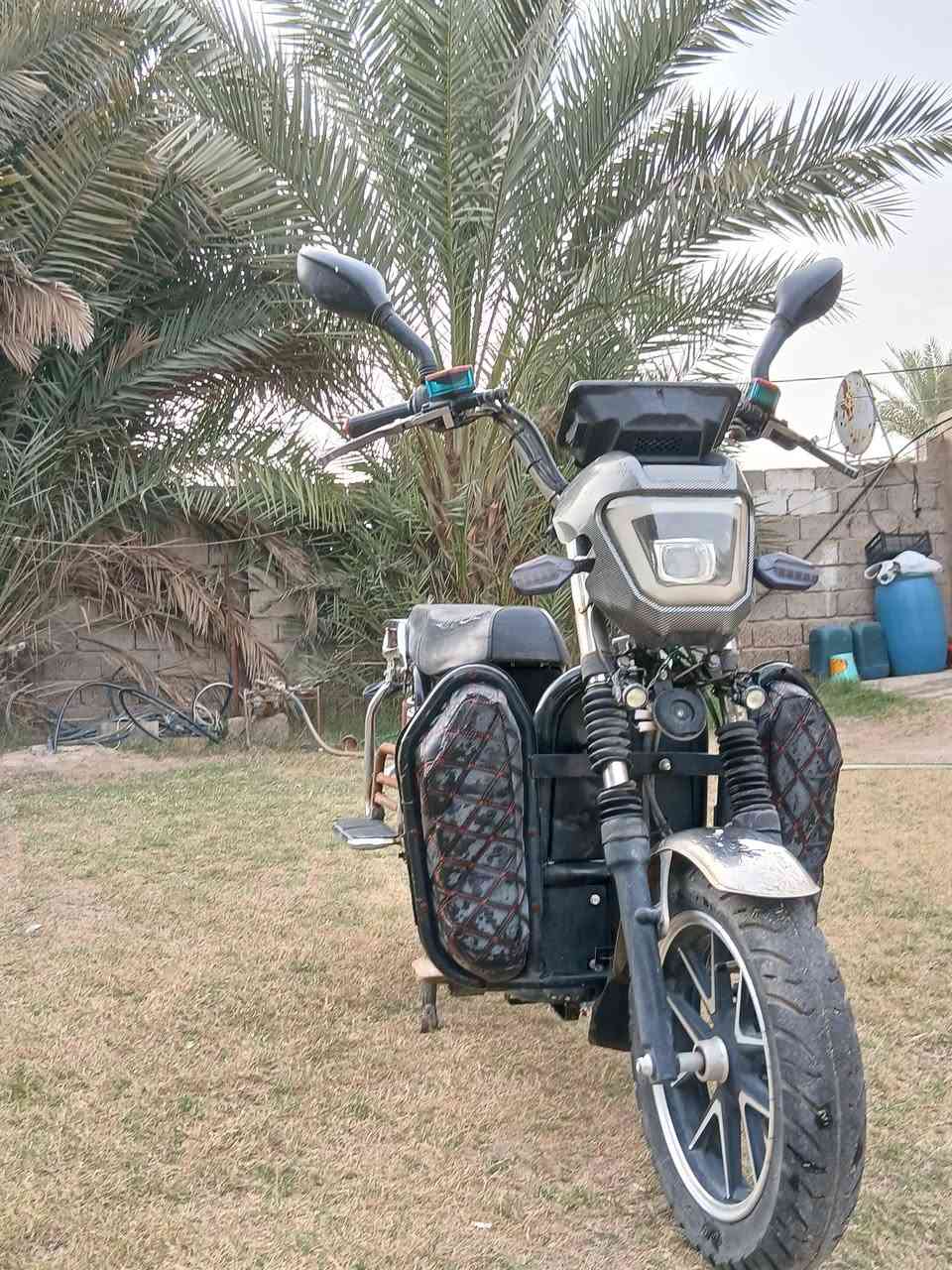 الـسلام عـليكم 
دراجن شحن 
نـوع هـارلي 
موديل: 2024
بطاريات ملف كهربائيات شـرط 
زوج تايرات جدد 
اي نقص ما بيها 
الـسعر: 600 وقابل لتفاوض 
الرقـم:  ***********
. 
***********
عـنوان:  بغداد اليوسفيه ناحيه الرشيد
