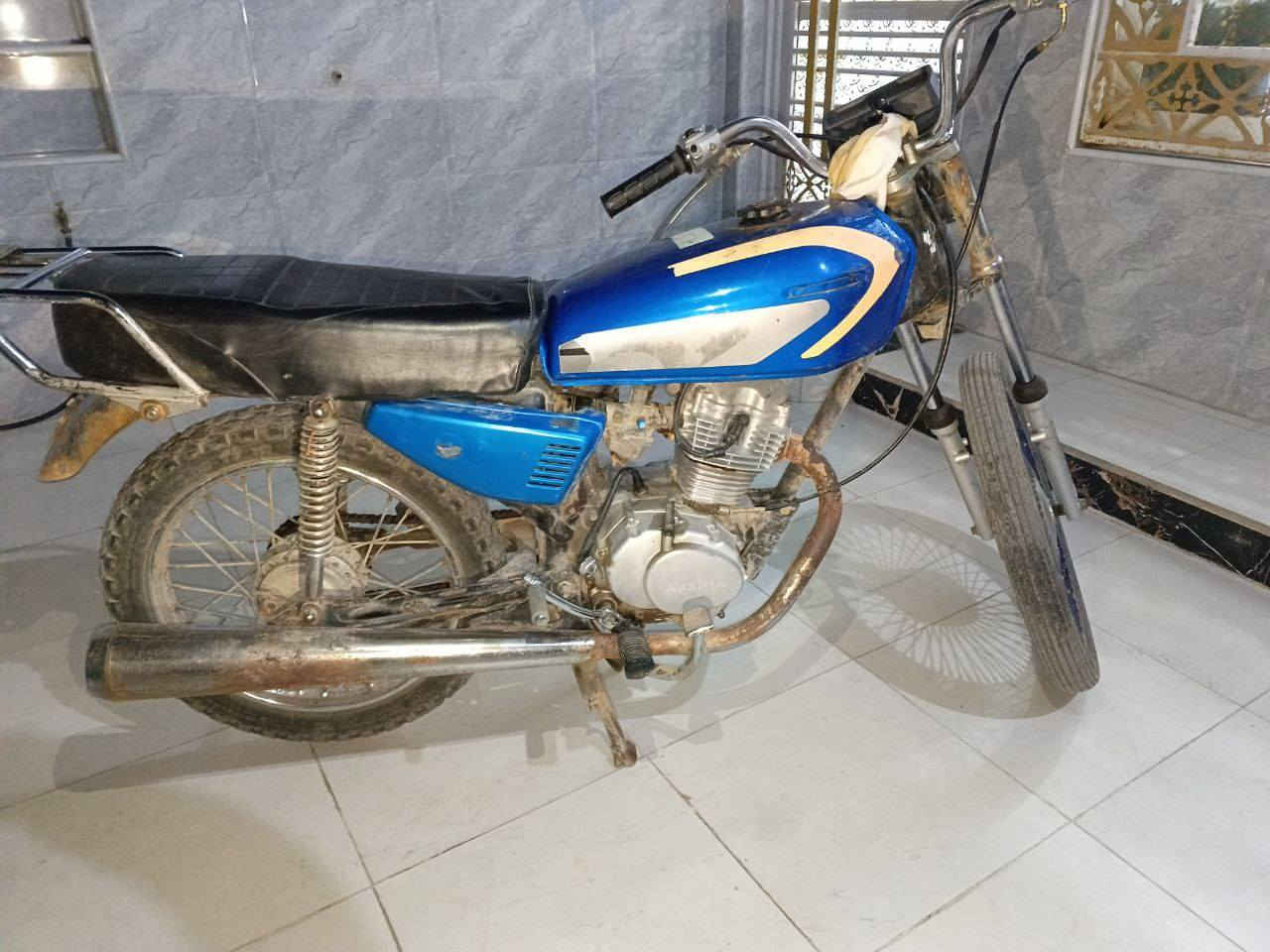 السلام عليكم دراجه اربعه كير مديل 13اوراق اصولي سعره 400وبيه مجال للطيبين للتصال ***********
