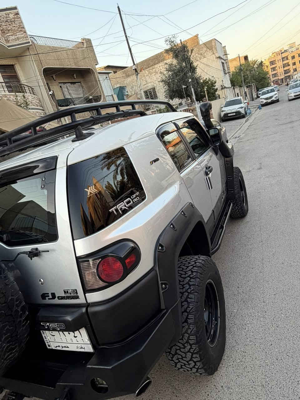 تويوتا FJ 2007 الون رصاصي سلفر
حادثها جاملغ خلفي فقط + صبغ الباب الخلفي جهت السايق
بيها كلير بسبب جراد ومصلح لكلير ع كده فقط ومصور قبل التصليح 
دعاميات حديد امامي مع درع المحرك + دعاميه خلفي حديد + شباك امامي سبورت + وايت بدي اسود + دوسات trd
تايرات حجريه جديده عدد 5 + ويلات عدد 5 
محرك وكير مكفولات على وضع الشركة 
ادامه كامله قبل كم شهر للمنظومة الاحتراق ( فيت بم جديد + فلتر + نوزلات جدد + مجاول + بالاظافه وياها مسطرتين نوزلات مستخدمات بعدهم ممشدودات مالكصه مشتريهم ومشادهن )
اي بي اس جديد + راديتر جديد + جوينات مياه التبريد جدد + فلاشنك لمنضومة الماء 
شوته رياضيه + شوته سحب هواء خارجيه 
دبلات + لويات + طبلات رياضي 
ترفيعه اصليه 2 انج 
جك هاي ليفت خاص بالتغريز 
ستيرن رياضي فول تحكمات  + الداخل كله مغلف كاربون فايبر + شاشه + اناره داخليه مخفيه + مقابض الكير + تكايه ابواب + سترينها القديم  
لايتات امامي ليد اصلي درجة اولى + 6 بروجكترات 
ونش سحب كهربائي امامي 
كزوز رياضي 
السعر 165$ وبيها مجال 
  *********** ***********‬
