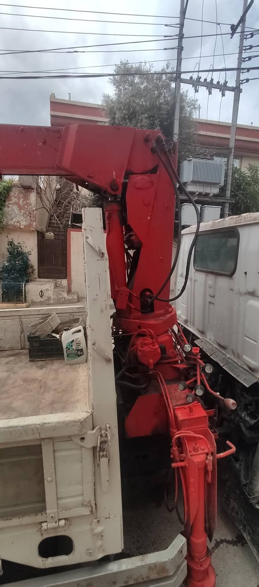 سلام وعلیکم 
تویتا داس مودیل 1990
تحول اسلیە 
دو وسلایت 2تن 
مکینە مە سبوتە 
سارد و بویاخ نیە 
لە سلێمانیم 
سعر 60گە لا 
***********
