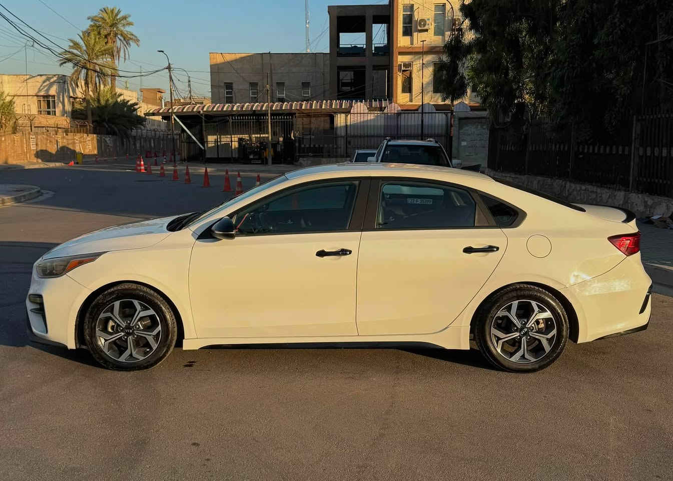 كيا فورتي gt-line 2020
للبيع فقط
محرك 2000cc دوش
كير cvt ومبدل دهن الكير 
ماشيه 77 الف ميل 
صبغ بنيد فقط بدون دواخل شاصي لغد مكفولات 

وارد امريكي فول مواصفات عدا الفتحه 
بصمة تشغيل وابواب وصندوك 
كشنات جلد gt line ومدوشمه جلد 
بك لايت لد 
اشاير بلمري 
رادار امامي وتحديد مسار ونقطه عمياء وحساسات خلفيه
ستيرن حرف D 
———————
رقم بغداد ومكان السياره بغداد 

السعر 13,800$ وبيها مجال بسيط حك الجيه 
*********** واتساب
