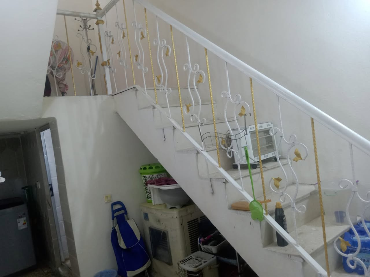 السلام عليكم بيت جسر ديالى القديم قرب الطاقه قريب على صيدليه الكوثر الأفرع المغلقه قريب عن شارع مساحه١١٩م طابقين الاتصال ***********
***********تحياتي
