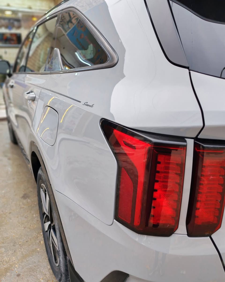 سورنتو2023 EX كفاله عامه كلين 
رقم بغداد مميز بااسمي سنويه  
لون مميز اسمنتي سموك متغير 
........... مواصفات .............  
سياقه اليه. تحديد مسار. توقف ذاتي.نقطه عمياء 
🔴 دخول ذكي   
،تشغيل وطفاء المحرك تلقائي AUTO START STOP
كشنات  VIP
شاشه كبيره نافكيشن
تحكمات استيرن فول 
🔴بصمه 
🔴لايت عدسه زنون عالي ناصي بلادي 
🔴لدات 
🔴مري اشارة ترحيب 
🔴صندوك ذكي وكهرباء 
🔴كراسي جلد هيتر كراسي vip 
🔴6 راكب اوتو فول
🔴شاشه جبيرة كامرة 
🔴 فول رادارات امامي خلفي 360 درجه  
🔴ويل كب 
🔴 سايد بريك اوتو 
🔴اوتو ستوب 
🔴5 انظمه قيادة 
🔴محرك 2500 توربو 
🔴شاحن واير ليس
🔴بريك ذاتي خلفي
🔴 بريك ذاتي امامي

مكان السيارة الدوانية
رقم  ***********
السعر(265)  وبيها مجال
