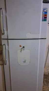 ثلاجة حجم كبير نوع التفاحة نظيفه شغاله و خير من الله السعر ٢٥٠ مكاني ب...