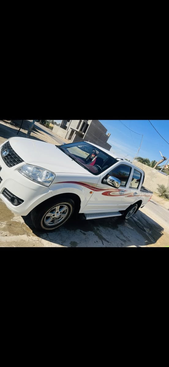 السلام عليكم كريت ويل 2018 سياره نظيفه كما موضح بالصور بيهه طخه بسيطه بالجاملغ ورشه صبغ بالجاملغ الثاني بسيط جدا سياره جاهزه من كلشي كير محرك حداديه كلشي جاهز سنويه لعام 2029 بأسمي السعر 98 بيهه مجال بسيط حق الجيه الله يرزق الجميع. مكاني حله سياحي ***********
