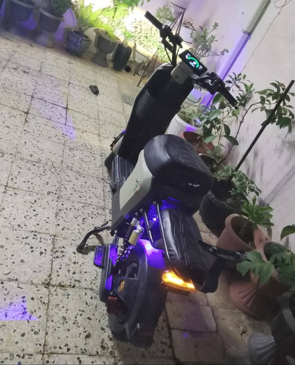 ماطور ار تسعه لل بيع شرط باطاريات خمسه ليثيوم كبار السعر ٣٢٠وبي مجال الاتصال ***********
