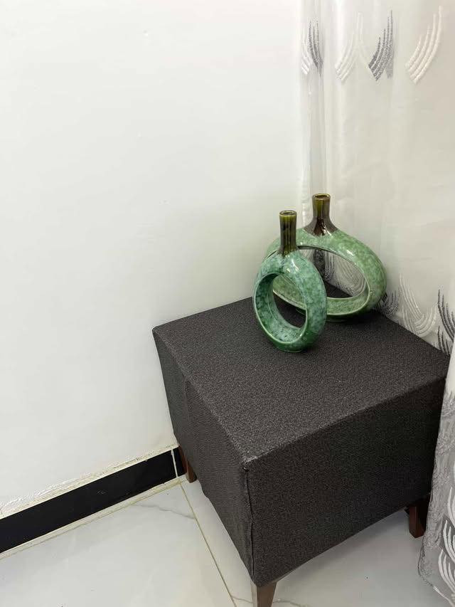 السلام عليكم 
تخم جديد ونضيف للبيع
الله شاهد مصارلنه كم يوم من اخذنه بس ناعم ونريد اكبر 
السعر 350
8 مقاعد 
6 كوشات 
1 طبله 
***********
