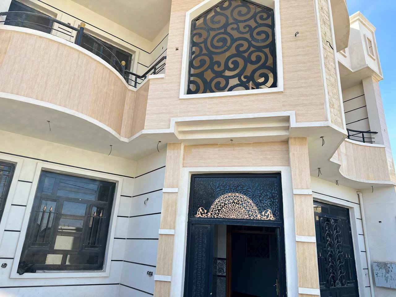 بيت للبيع في حي القدس قرب المدرسه الصينيه 
مساحة ٢٥٠متر بناء درجه اولى طابو تحويل مباشر منطقه راقيه جدا استفسار اكثر اتصل على هذا الرقم ***********السعر ١٩٠ وبي مجال
