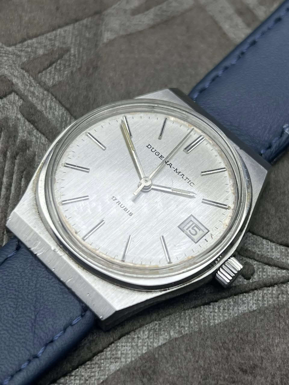 ساعة دوجينا ماتك سويسري اصلي اوتوماتيك 17 حجر منفذ شهري قطر 35 ملم سير مستبدل ماكنة دوجينا معلمة 
المينا عليها اثار قدم بسيطة

السعر خاص فضلاً
واتساب ***********
