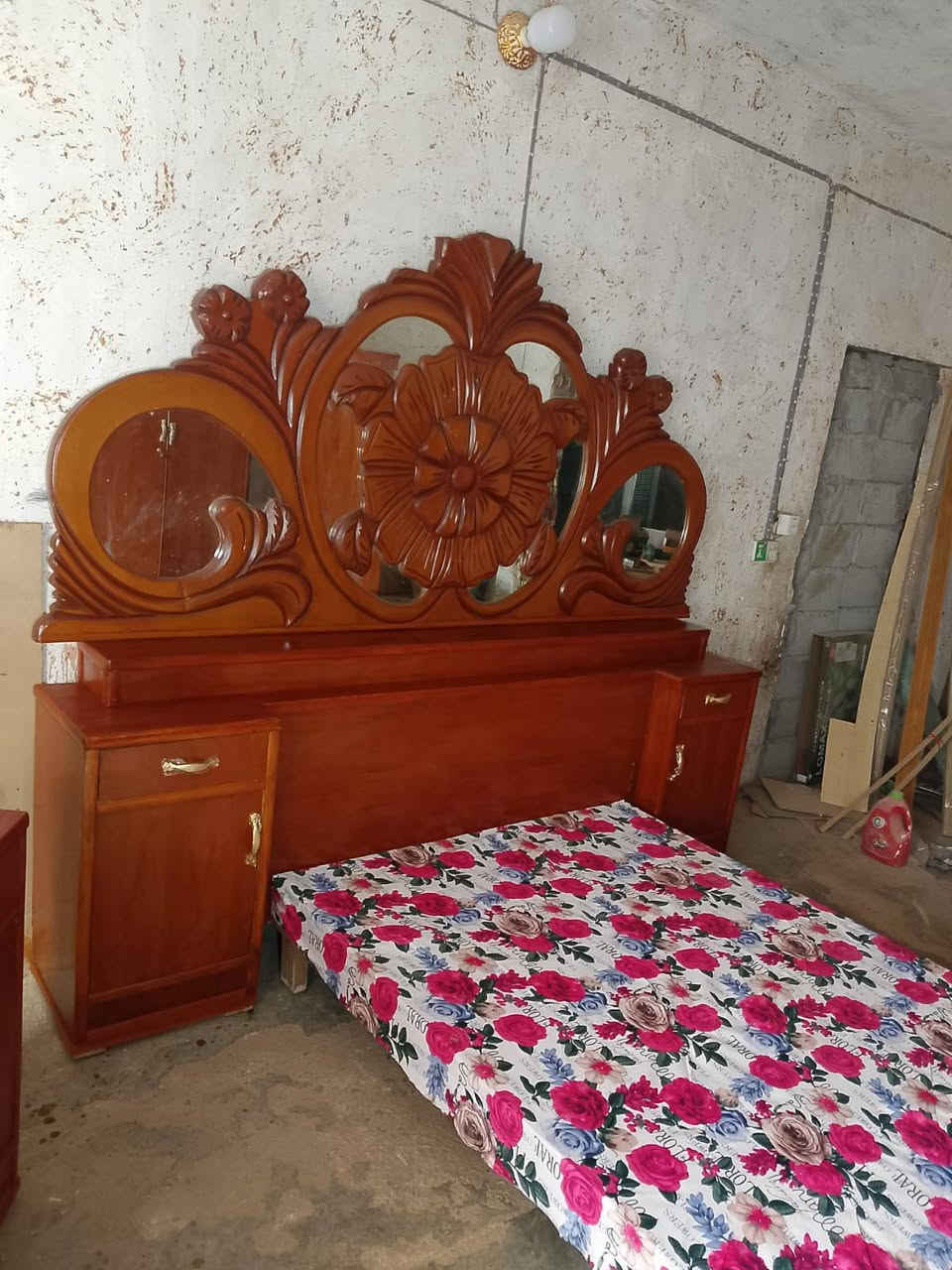 غرفه صاج داخل وخارج نضافه 100% السعر 550 قفل مع النقل داخل بغداد فقط وديالئ ***********
