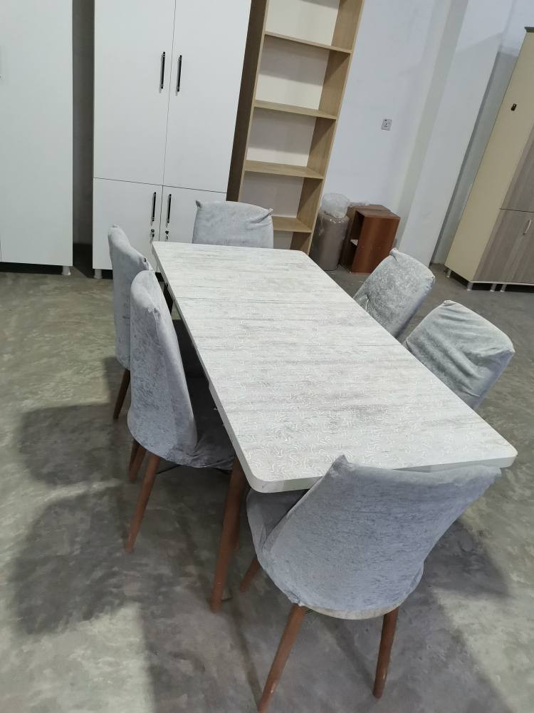 مێزو کورسی نان خواردن بۆ فرۆشتن

شەش نەفەریە .مێزەکەی گەورەو بچوک ئەکرێت زۆر پاکە بێ عەیبە.
شوێن دەربەندیخان گەیاندن هەیە.
***********..***********.. دار بنديهكان, السليمانية
