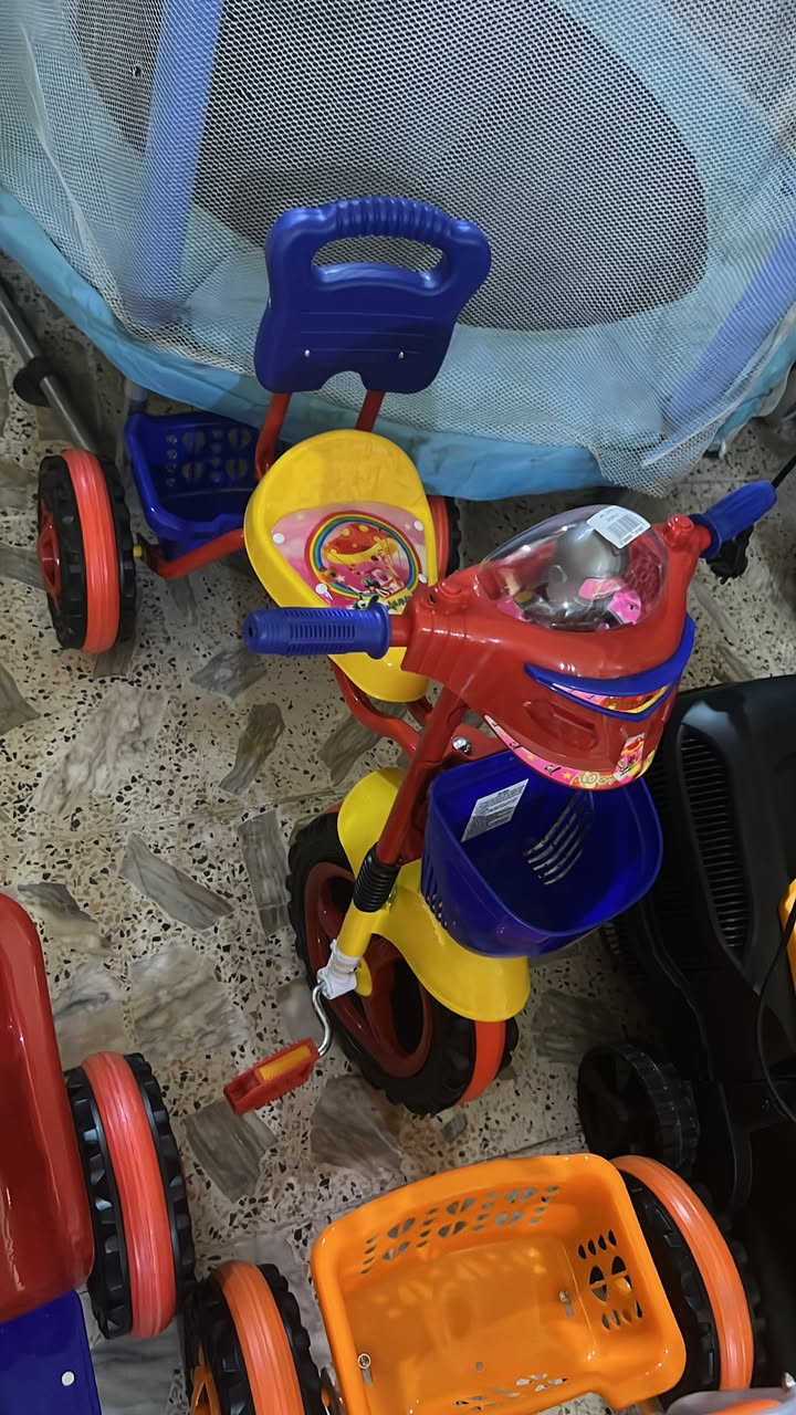 � دراجة أطفال ثلاثية العجلات 🚲

ألوان مبهجة وتصميم جميل يخلي وقت اللعب أحلى لأطفالكم ❤️💛💙

✨ مميزات الدراجة:
🔹 هيكل قوي ومتين
🔹 سلة أمامية وخلفية لحمل الألعاب والمقتنيات
🔹 عجلات ثابتة وآمنة للأطفال
🔹 مقعد مريح بتصميم جذاب
🔹 مناسبة للتنزه واللعب اليومي

🎁 هدية مميزة لأطفالكم تجمع بين المتعة والحركة.

📍 متوفرة الآن بأسعار مناسبة، سارعوا بالحجز قبل نفاد الكمية. 🌟👧�


**إذا كنت صاحب هذا الإعلان وتريد حذفه لأي سبب، رجاءا أرسل رسالة إلى الدعم الفني**