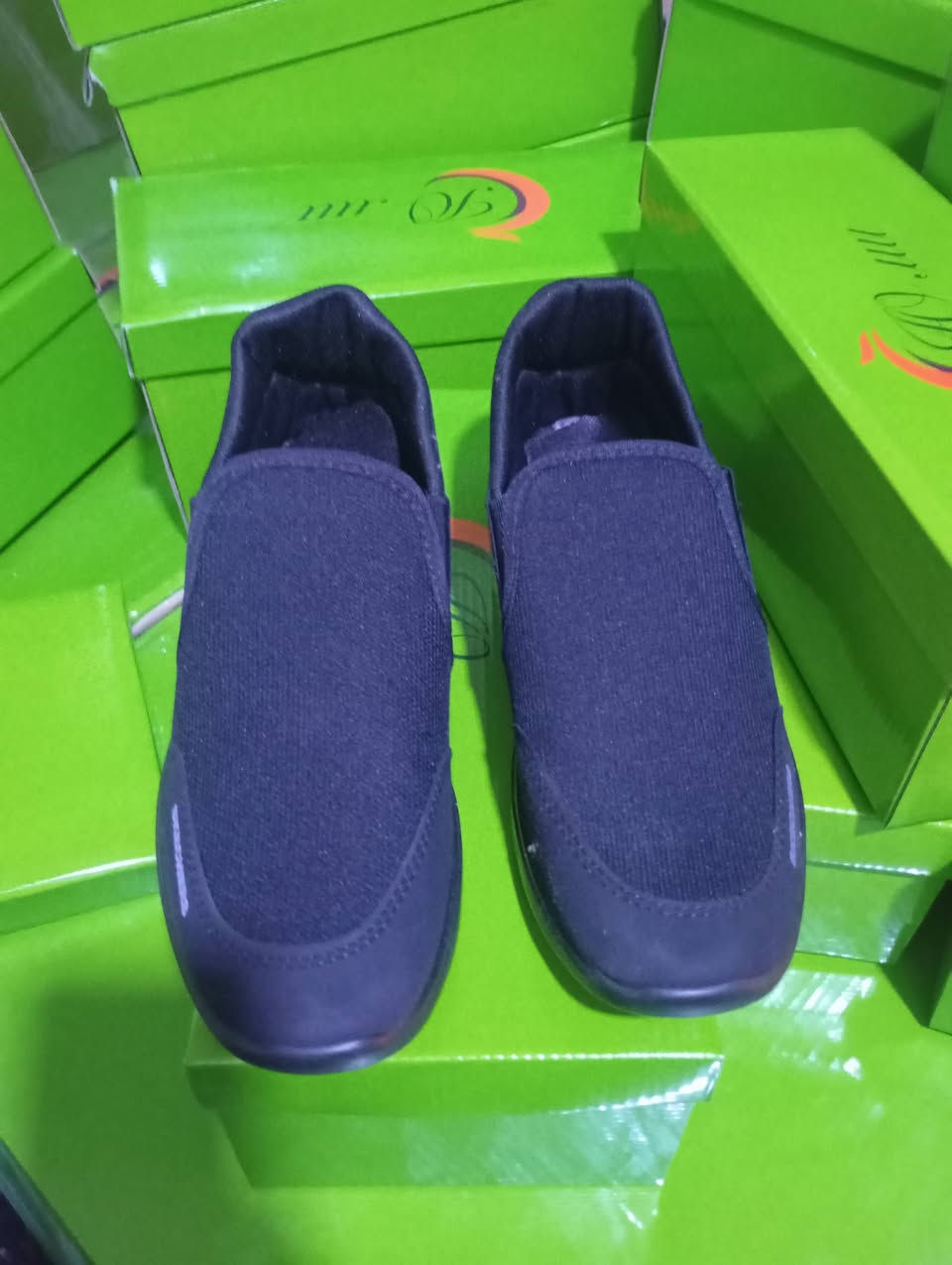 حذاء قطعه  5 الف
يتوفر توصيل داخل كركوك 
واتساب ***********
