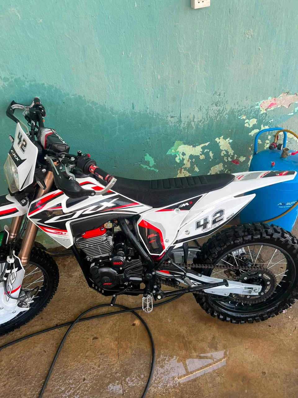 السلام عليكم
.
دراجه قفاز crxمحرك 350cc دراج خير من 
الله نضيفه نشاط فول الموديل2️⃣0️⃣2️⃣5️⃣
دراجه كفاله عامه رقمي للاستفسارات ‭***********‬خاص
