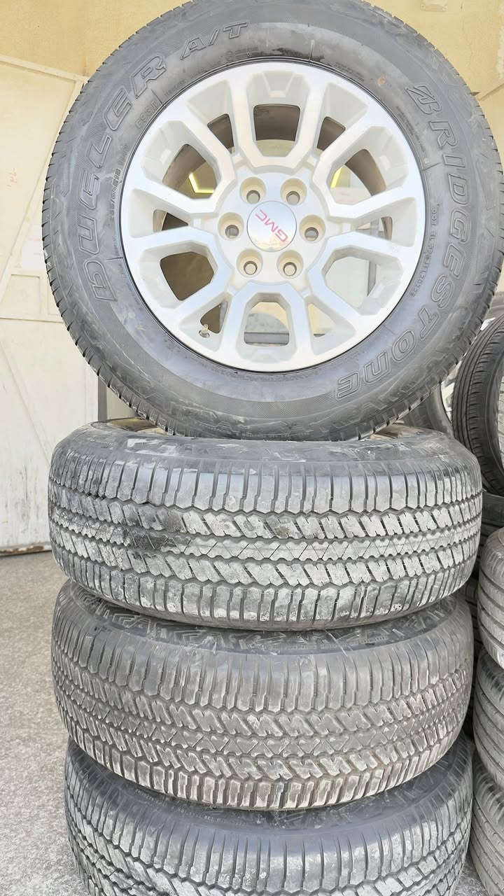 سلام عليكم اخوان
ويل كب جمسي يوكن أصلي حجم 18 نظيف كلش مع تاير برجستون نقشه وحده 
العنوان البصره شارع التجاري 
مجمع علي طالب لتجاره الاطارات
لتواصل ***********
